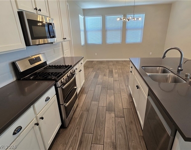 8242 Skye Territory Street - Photo Thumbnail 12