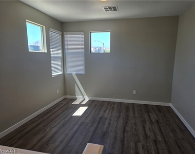 8242 Skye Territory Street - Photo Thumbnail 33
