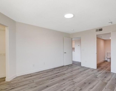 8101 W Flamingo Road - Photo Thumbnail 9
