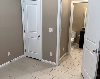921 Riverlawn Place - Photo Thumbnail 30