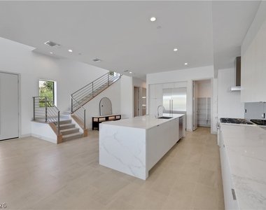 66 Lakefront Drive - Photo Thumbnail 12