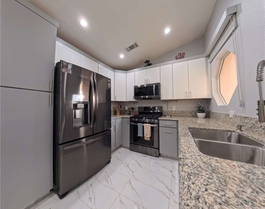 5415 W Harmon Avenue - Photo Thumbnail 3