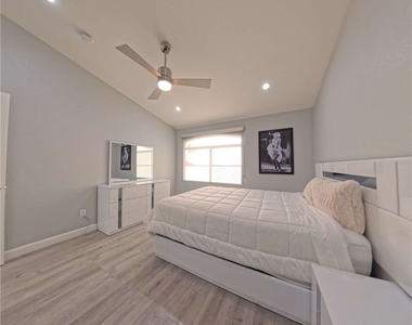 5415 W Harmon Avenue - Photo Thumbnail 22