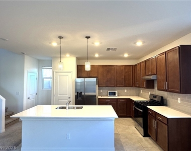 9562 Granville Bridge Street - Photo Thumbnail 9