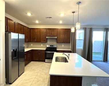 9562 Granville Bridge Street - Photo Thumbnail 10