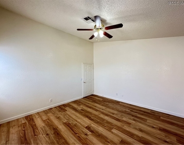 3822 Flickering Star Drive - Photo Thumbnail 15
