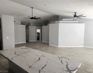 6267 Elvido Avenue - Photo Thumbnail 5