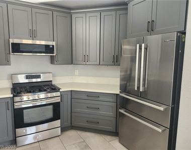6267 Elvido Avenue - Photo Thumbnail 10
