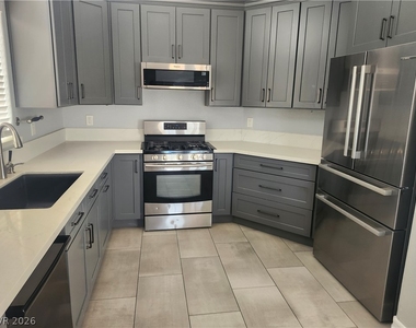 6267 Elvido Avenue - Photo Thumbnail 11