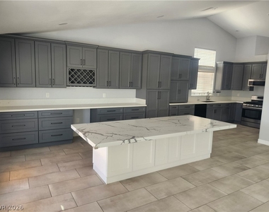 6267 Elvido Avenue - Photo Thumbnail 7