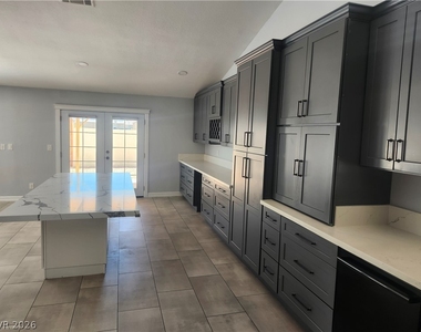 6267 Elvido Avenue - Photo Thumbnail 12