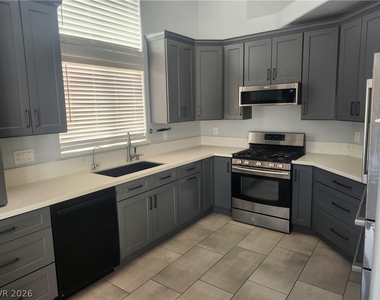 6267 Elvido Avenue - Photo Thumbnail 9