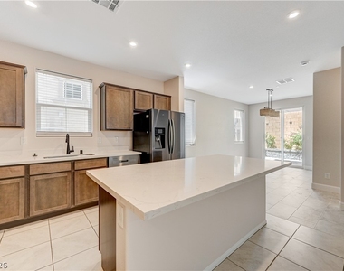 10956 Oregano Avenue - Photo Thumbnail 9