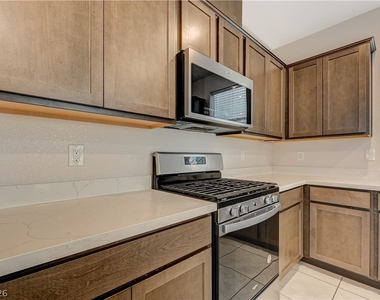10956 Oregano Avenue - Photo Thumbnail 14