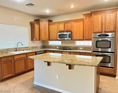 940 Encorvado Street - Photo Thumbnail 7