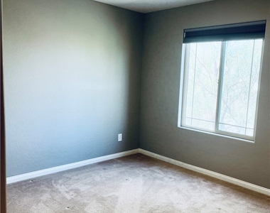 4623 Roger River Avenue - Photo Thumbnail 21