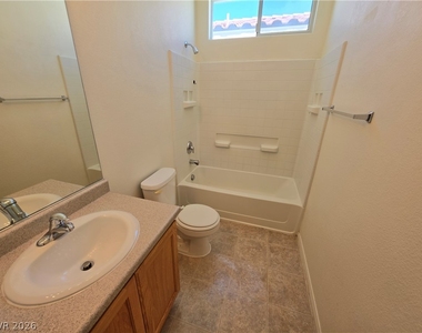 1330 Willow Village Avenue - Photo Thumbnail 10
