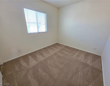 1330 Willow Village Avenue - Photo Thumbnail 13