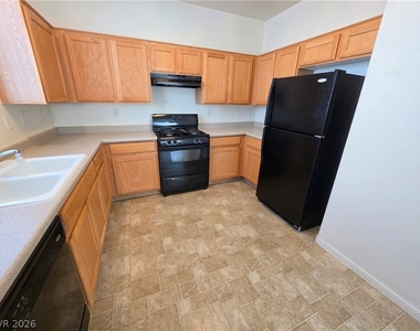 1330 Willow Village Avenue - Photo Thumbnail 6