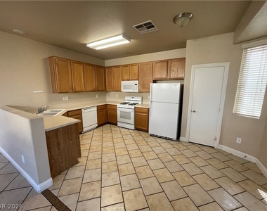 5947 Silver Trace Court - Photo Thumbnail 6