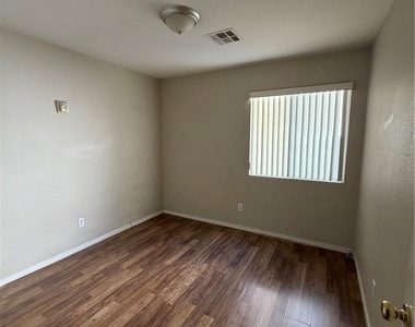 487 Pearberry Avenue - Photo Thumbnail 12