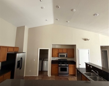 487 Pearberry Avenue - Photo Thumbnail 3
