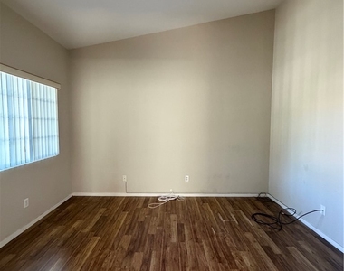 487 Pearberry Avenue - Photo Thumbnail 2