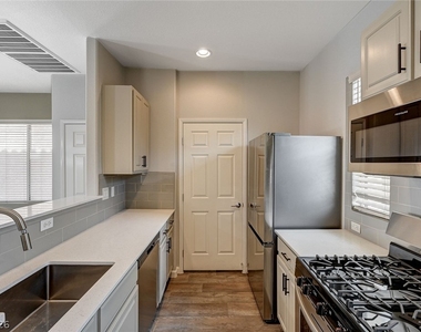 1645 Travis Jason Avenue - Photo Thumbnail 2