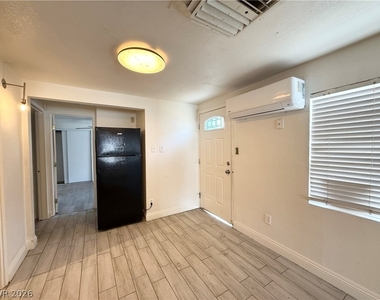 405 S 15th Street - Photo Thumbnail 5