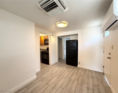 405 S 15th Street - Photo Thumbnail 7