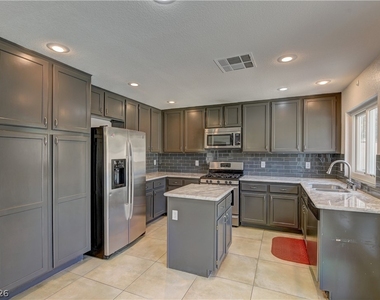 9808 Via Delores Avenue - Photo Thumbnail 10
