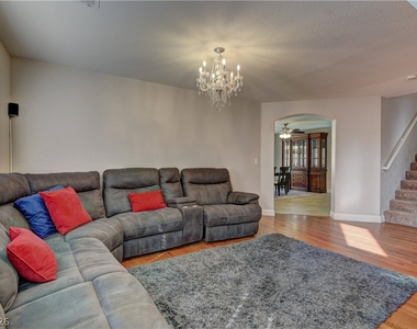 9808 Via Delores Avenue - Photo Thumbnail 5