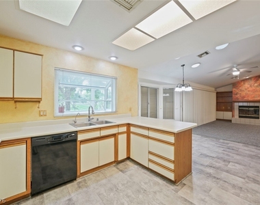 3009 Linkview Drive - Photo Thumbnail 9