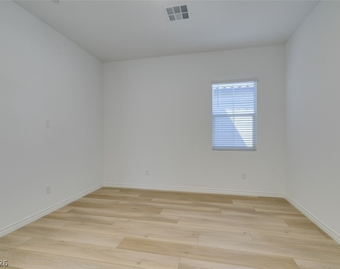 10869 Grace Landing Avenue - Photo Thumbnail 23
