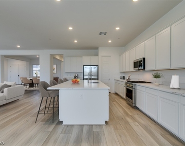 10869 Grace Landing Avenue - Photo Thumbnail 17