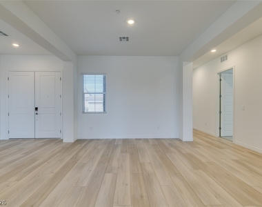 10869 Grace Landing Avenue - Photo Thumbnail 8