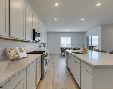 10869 Grace Landing Avenue - Photo Thumbnail 19