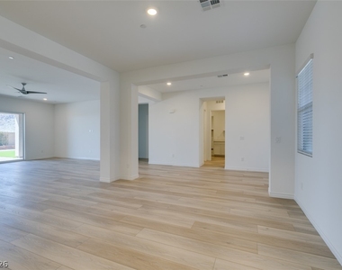 10869 Grace Landing Avenue - Photo Thumbnail 6