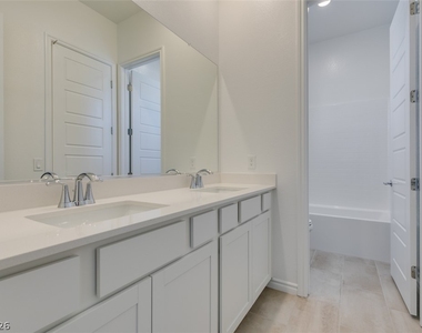 10869 Grace Landing Avenue - Photo Thumbnail 31