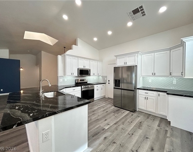 218 Black Eagle Avenue - Photo Thumbnail 4