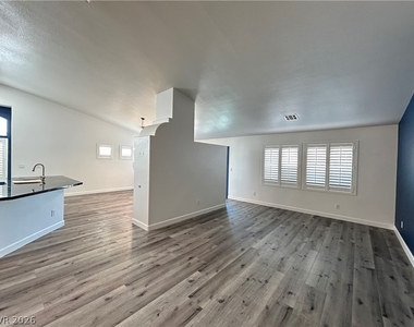 218 Black Eagle Avenue - Photo Thumbnail 2