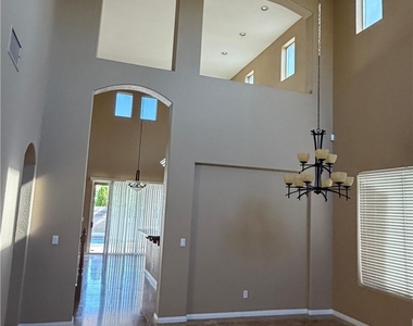 5122 Masotta Avenue - Photo Thumbnail 4