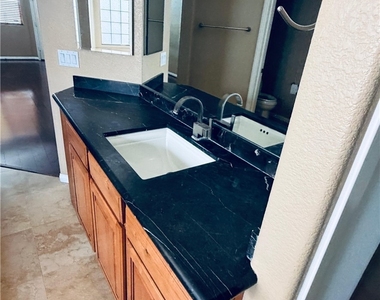 5122 Masotta Avenue - Photo Thumbnail 43