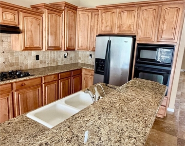 5122 Masotta Avenue - Photo Thumbnail 12