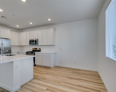 1031 Valeria Ridge Lane - Photo Thumbnail 14