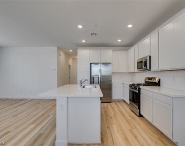 1031 Valeria Ridge Lane - Photo Thumbnail 17