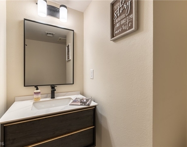 2845 Queens Courtyard Drive - Photo Thumbnail 11