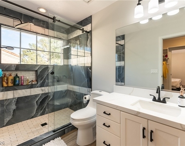 2845 Queens Courtyard Drive - Photo Thumbnail 23