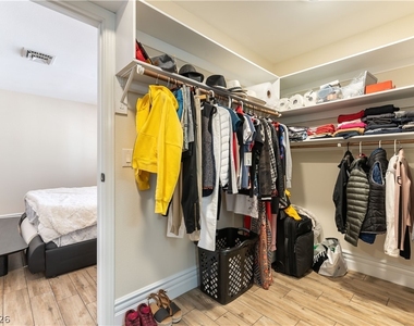 2845 Queens Courtyard Drive - Photo Thumbnail 24