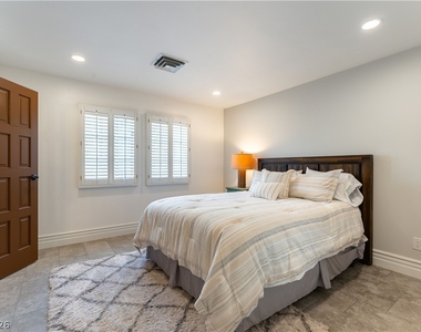 2845 Queens Courtyard Drive - Photo Thumbnail 29